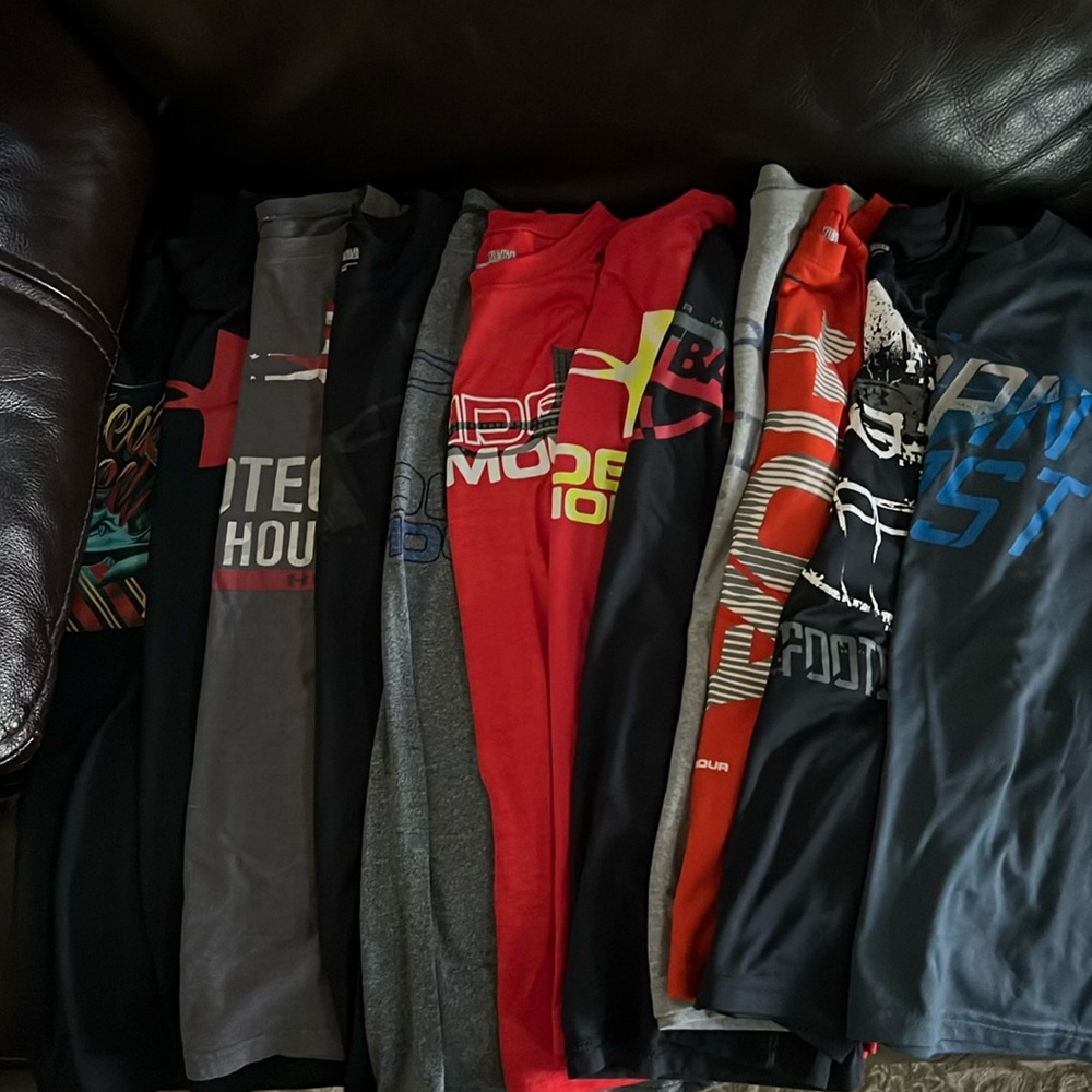 Under armour shirts size youth large